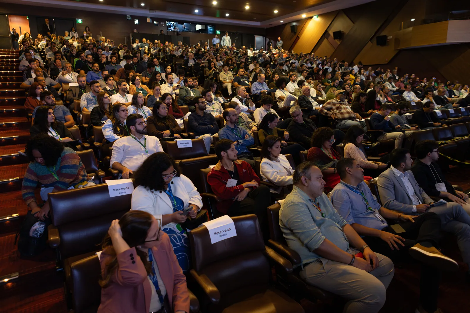 Auditório lotado durante o DemoDay 2026 do BNDES Garagem