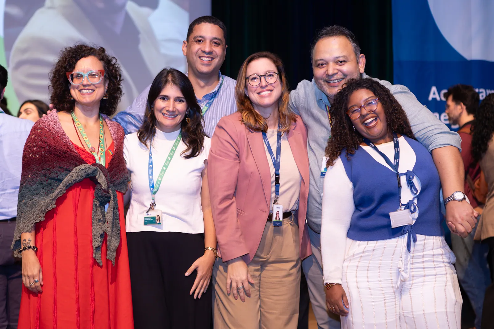 Equipe do programa BNDES Garagem reunida no palco