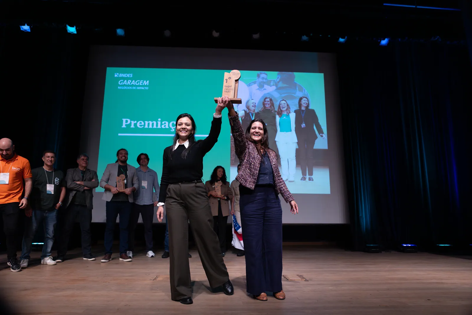 Anúncio das startups premiadas no palco