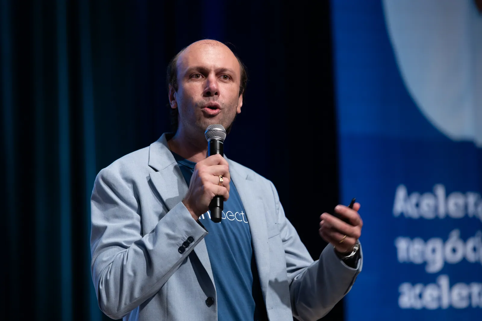 Empreendedor apresenta pitch de startup no DemoDay 2026